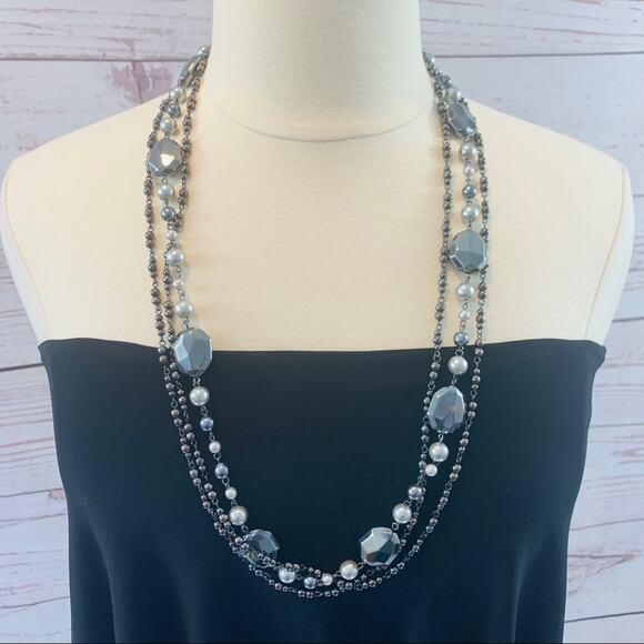 Jewelry - Shiny silver dark silver beads multi strand